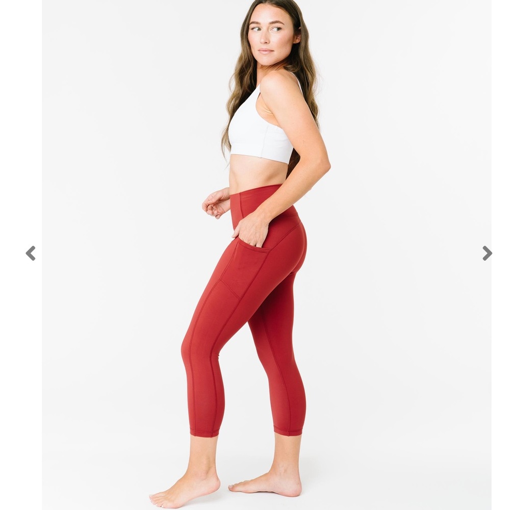 Zyia Red Pocket Brilliant Hi-Rise Capri 20"